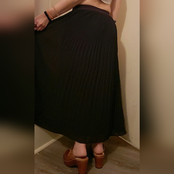 Long black layered skirt (sheer top layer) - Picture 5 of 7